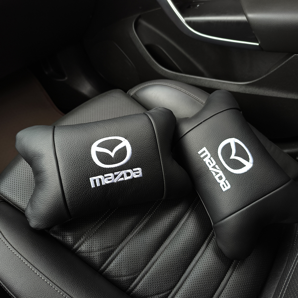Набір шкіряних подушок Mazda з вишивкою логотипу та брелоком - Зображення 3