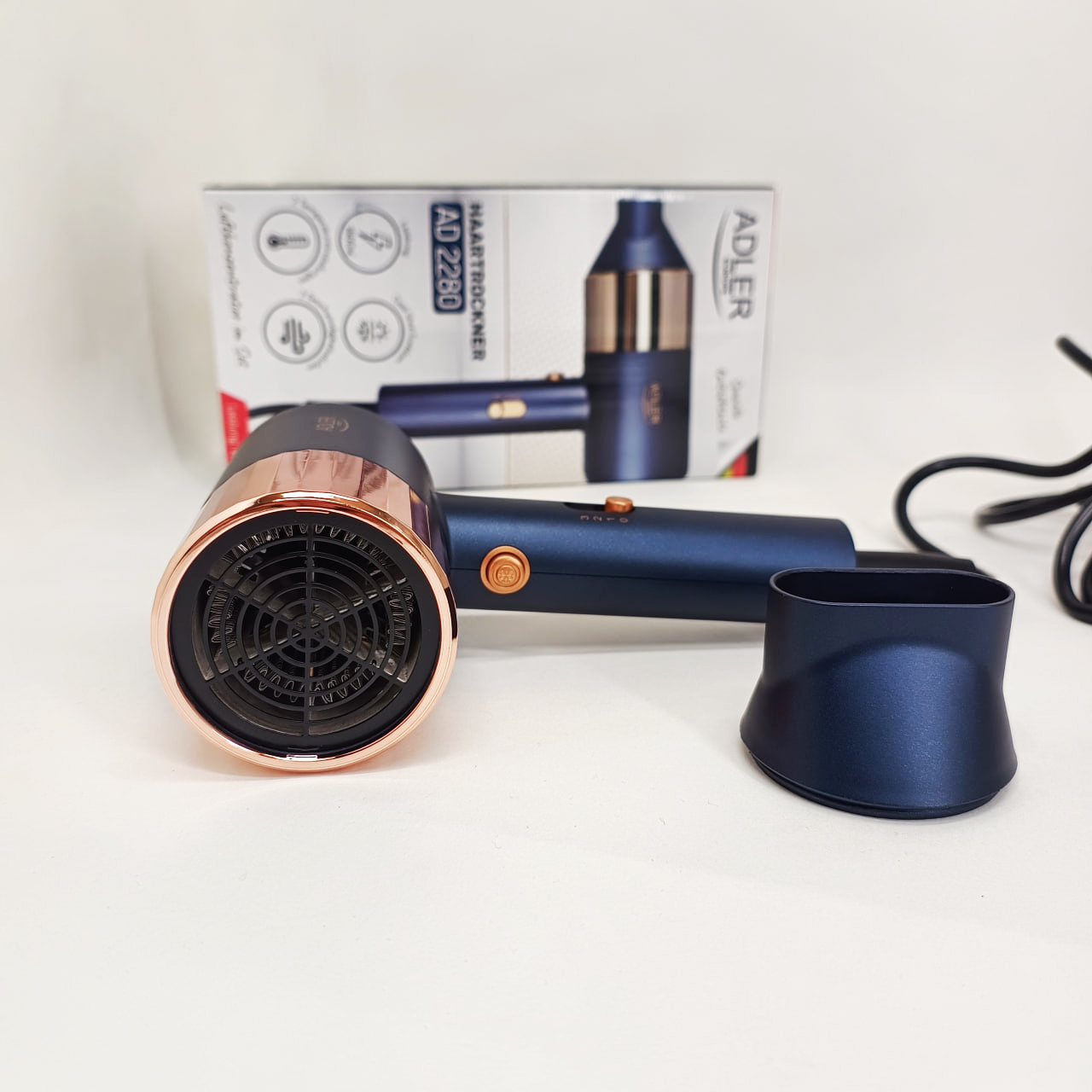 Фен Adler AD 2280 1800 Вт 2 швидкості 3 режими холодне повітря концентратор 1,8 м
