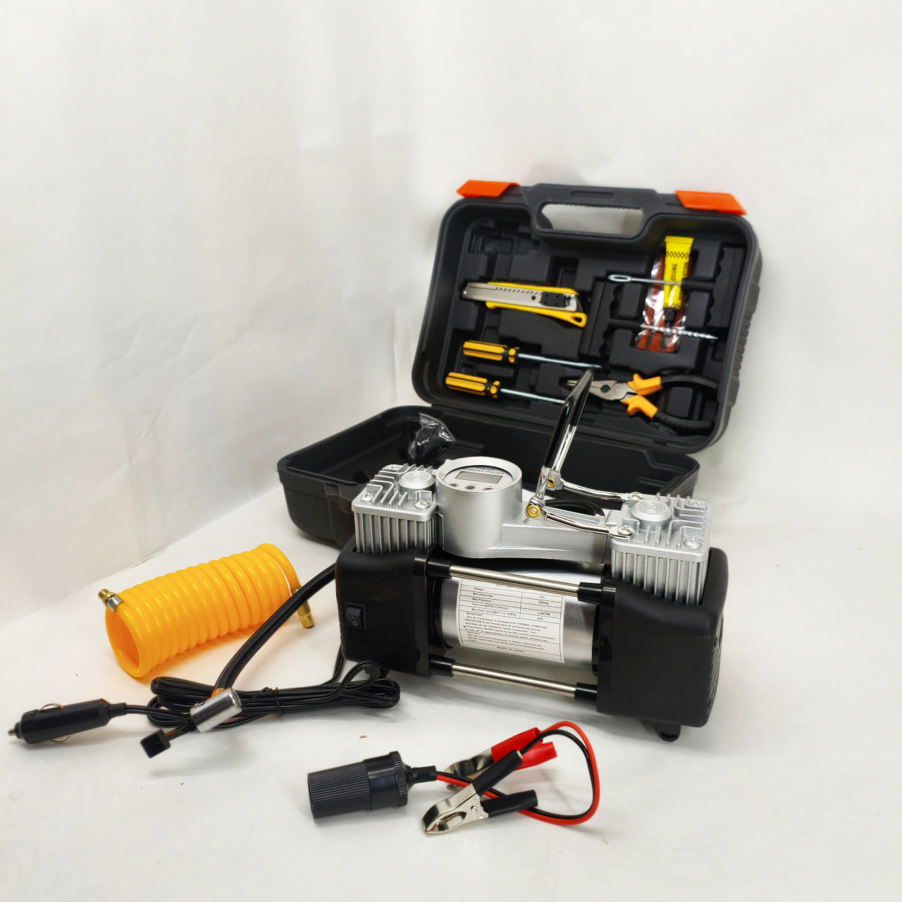 Автомобільний компресор з ліхтариком та інструментами у кейсі - Зображення 6