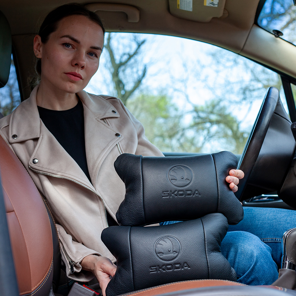 Набір авто подушок Skoda з натуральною шкірою та брелком - Зображення 6